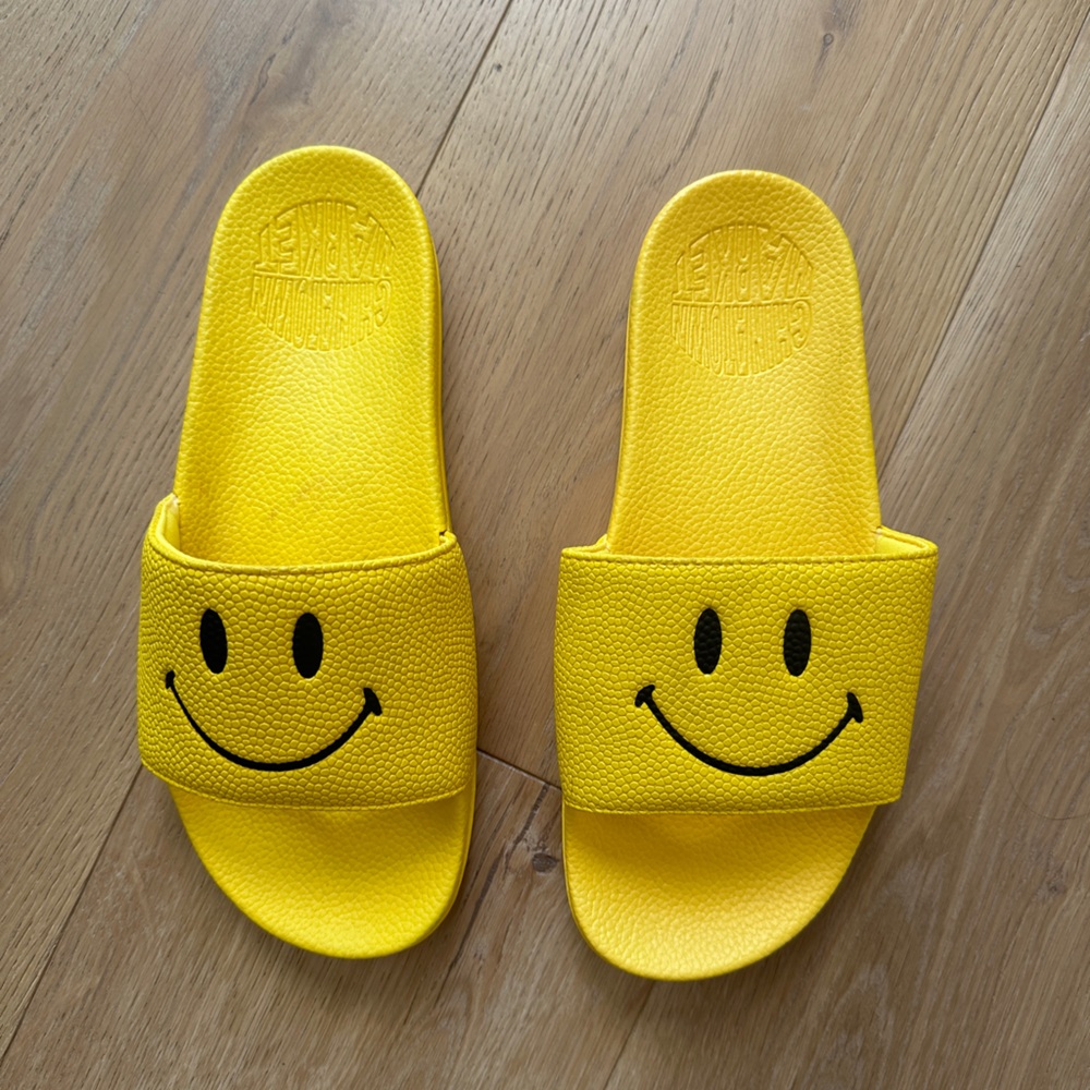 Chinatown Market Slides size 8 NEW
